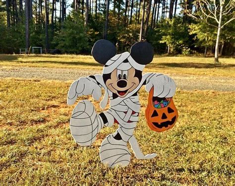 Pin By Gaby Bravo On HALLOWEEN Halloween Yard Art Disney Halloween