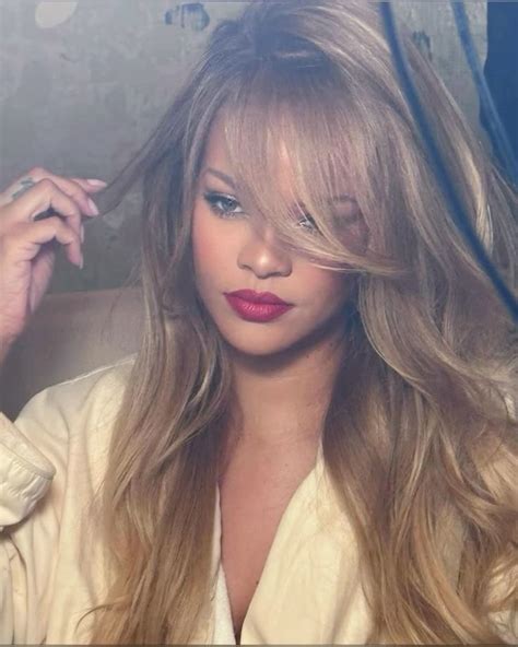 Rihanna Rihanna Blonde Hair Honey Blonde Hair Dyed Hair