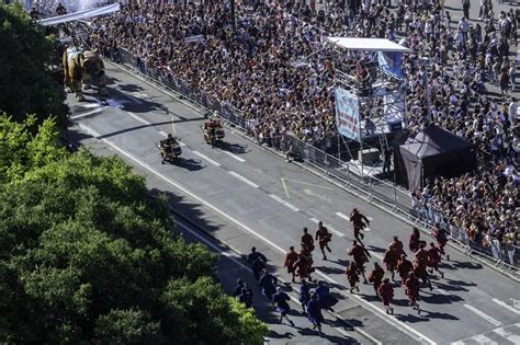 Le Bull Machin De Monsieur Bourgogne Royal De Luxe