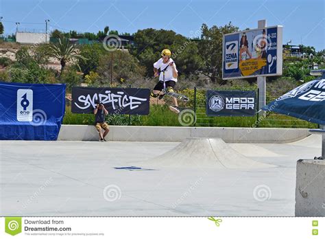 Skatepark Trick editorial image. Image of competitor - 72586090