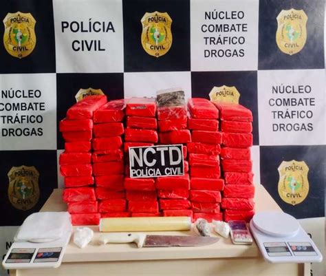 Homem é preso 65 kg de drogas escondidos em imóvel em construção no