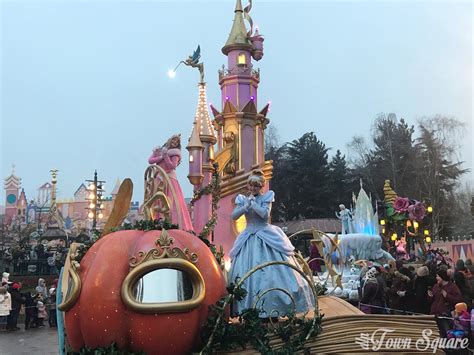 2017 At Disneyland Paris In Photos Dlp Town Square Disneyland Paris