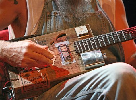 Seasick Steves Cigar Box Guitar Equipboard®