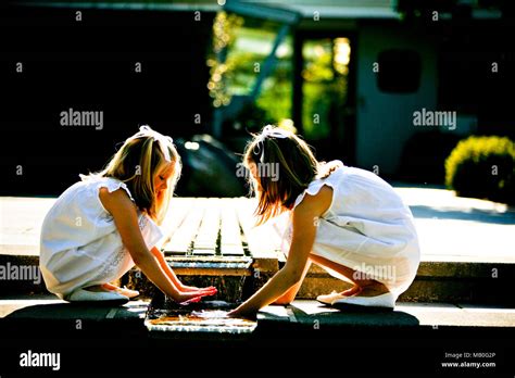 Jolies Jeunes Filles Banque De Photographies Et Dimages à Haute