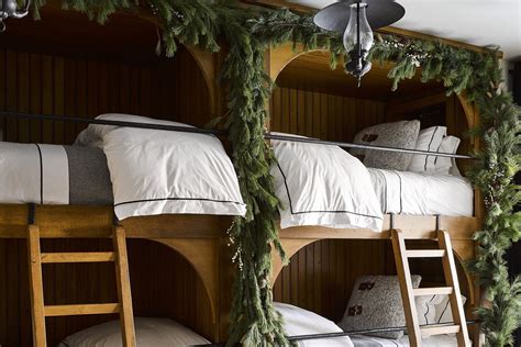 20 Christmas Bedroom Ideas For A Cozy Holiday Retreat