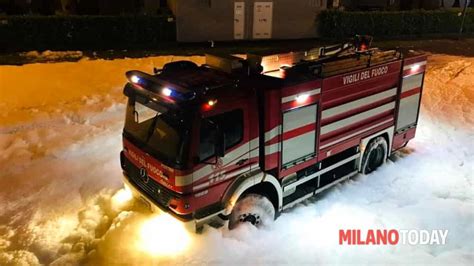 Guasto All Impianto Antincendio La Schiuma Invade La Strada