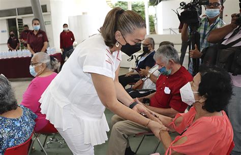 Ayuda Presidenta Del Dif Tabasco A Mejorar Visión De Adultos Mayores Del Centro Gerontológico