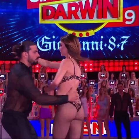 Cecilia Capriotti Sfilata Ciao Darwin 9 Solopornoitaliani