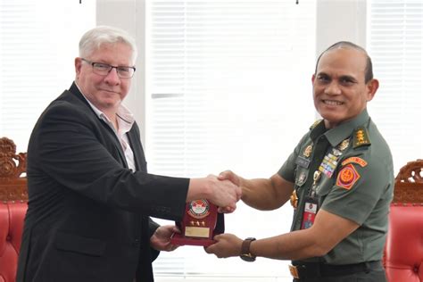 Rektor Unhan Ri Menerima Kunjungan Courtesy Call Dosen U S Army War College Prof Antulio