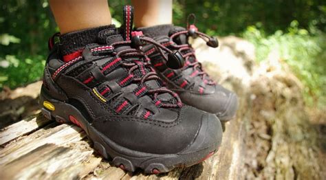 Best Hiking Shoes for Kids: Expert's Recommendations and Reviews