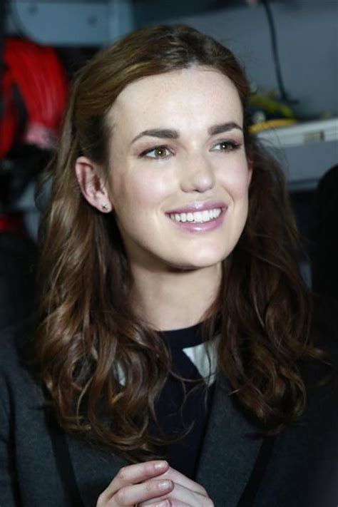 Foto De Elizabeth Henstridge Foto Elizabeth Henstridge