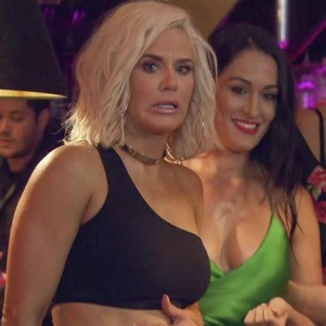 Pin By Lylianna On Total Divas Faces For Memes Female Wrestlers