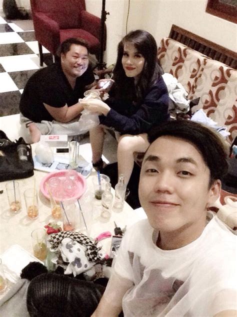 Em gái Thanh Thảo khoe ảnh bán nude