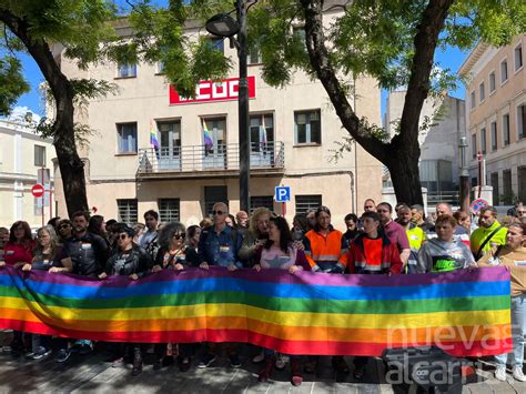 El Balc N De Ccoo Guadalajara Vuelve A Lucir La Bandera Arco Ris