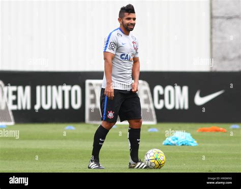 SÃO PAULO SP 22 11 2016 TREINO DO CORINTHIANS William during the