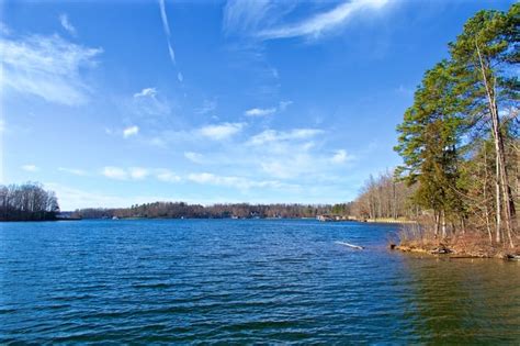 20 Beautiful Lakes In Virginia To Visit This Year