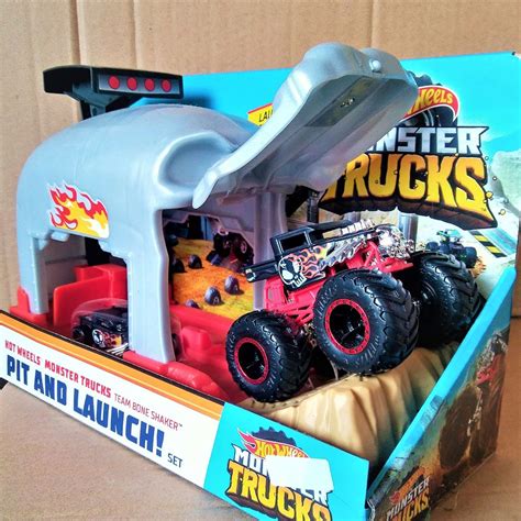 Jual HOT WHEELS PIT LAUNCH BONE SHAKER MONSTER TRUCK HOTWHEELS DOUBLE TRACK LAUNCHER Shopee