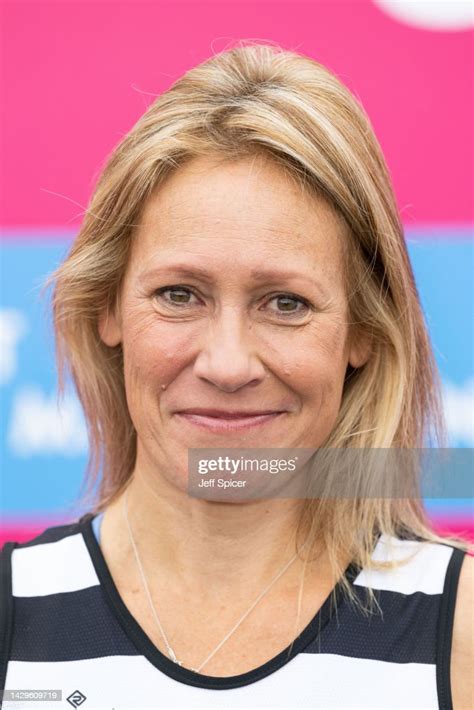 Sophie Raworth At The Start Of The 2022 Tcs London Marathon On News