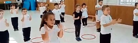 Preparamos una coreografía con aros en el CEIP Rosalía de Castro