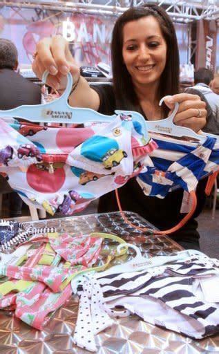 Tween Lingerie Walks Lolita Tightrope