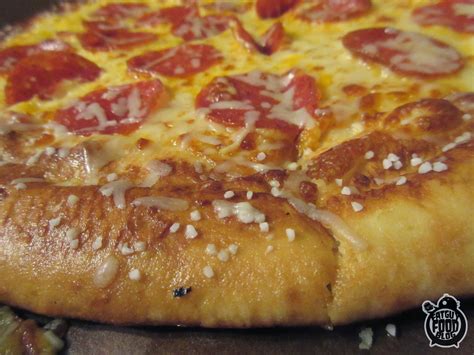 FATGUYFOODBLOG: Little Caesars Soft Pretzel Crust Pizza