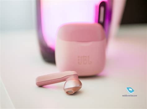 Mobile-review.com Обзор TWS-наушников JBL Tune 220