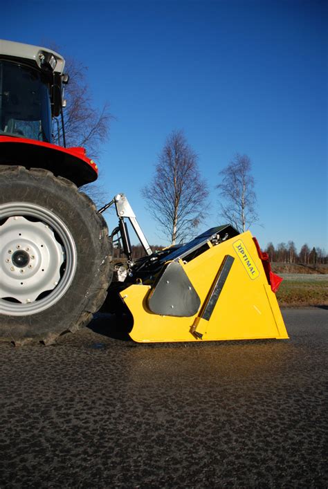 Saleuse tractée, saleuses autochargeuses, salage des routes avec
