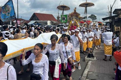 Puncak Ngusaba Di Pura Tuluk Biyu Batur Belasan Desa Ikut Mapepada