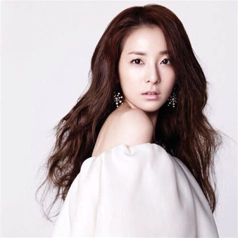 Mùa thu không thể thiếu son môi màu nude