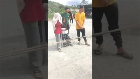 TARIK TAMBANG IBU IBU DESA KARANG JADI KEC TIMANG GAJAH KAB BENER