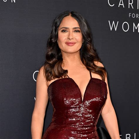 Salma Hayek En Los Vmas Luci Perfecta Con Vestido Negro Y