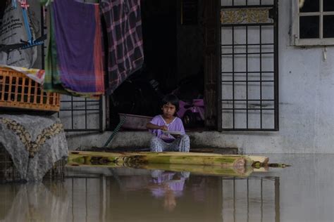 Floods In Malaysia Displace Over 29000 People