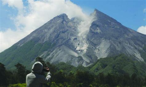 Tinggi Kubah Lava Barat Daya Gunung Merapi Tambah 1 Meter Indoposco