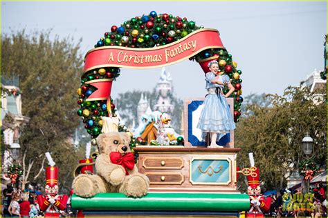 Disney Parks Magical Christmas Day Parade Hosts Performers