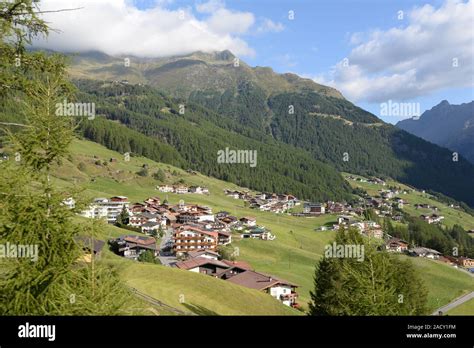 Mercenaries hi-res stock photography and images - Alamy