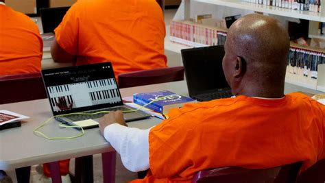 Inmates learn to code in prison