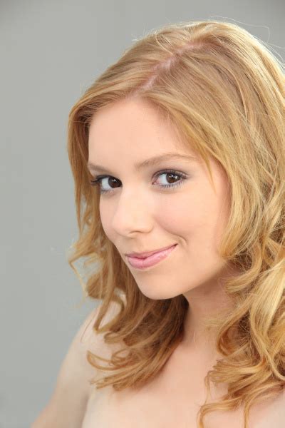 Junge blonde Frau mit schüchternem Lächeln Lizenzfreies Foto Bildagentur PantherMedia