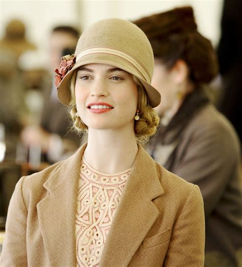 Lily James Source Downton Abbey Donna Abiti Antichi