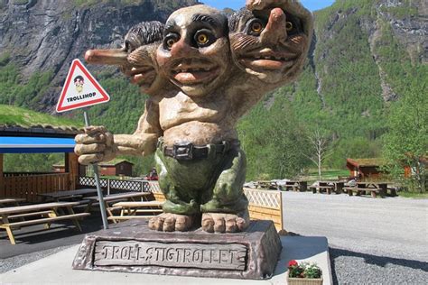 Alesund Small Group Trollstigen Tour 2024