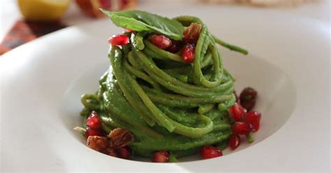 Primi Piatti Vegani Spaghetti Di Legumi Con Crema Di Spinaci E