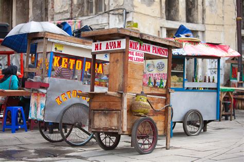 3 Amazing Street Food Stalls in Jakarta, Indonesia - Traveler Dreams