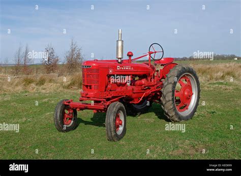 1940 International Farmall Model H Tractor Stock Photo Alamy