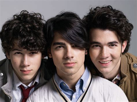 Jonas Brothers: Living The Dream - Jonas Brothers: Living The Dreams (series) - Fanpop