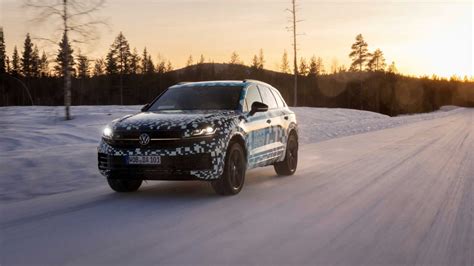 Le Volkswagen Touareg restylé teasé avant sa présentation en mai