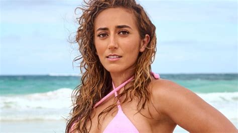 6 Hot Sexy Intan Sarafina Bikini Pics