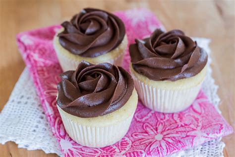 Easy Buttermilk Cupcakes