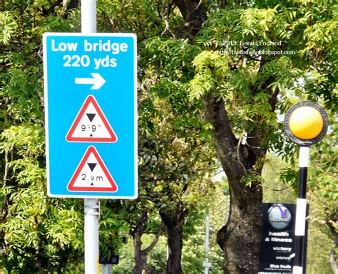 Hyde Daily Photo Volume 2 (2011-2015): Low bridge sign