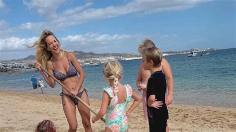 El outfit súper veraniego que lució Luisana Lopilato en sus vacaciones