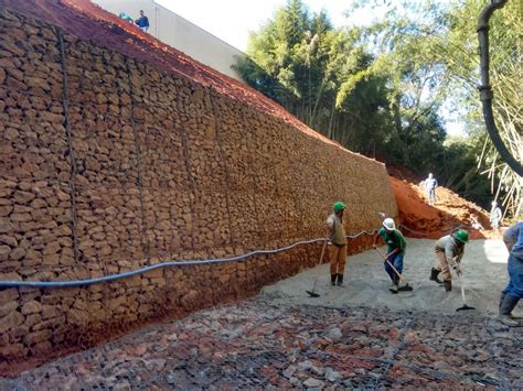 Secretaria de Obras conclui manutenção de muro de gabião em ponte da