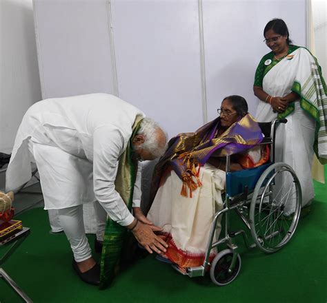 In Andhra Pm Modi Touches Feet Of Freedom Fighters Daughter Seeks